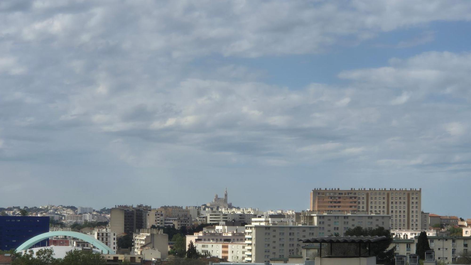 Massilia Calling Proche Metro Climatise Bien Decore Marseille