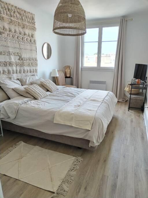 Massilia Calling Proche Metro Climatise Bien Decore Marseilles